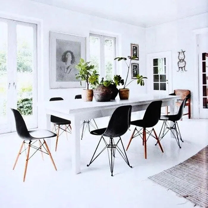 Lot de 2 chaises de salle à manger sans accoudoirs, siège à coque en plastique avec piètement en fil métallique noir style Eiffel, blanc