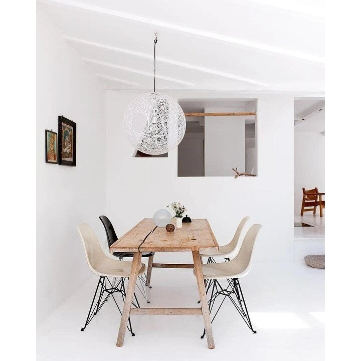 Lot de 2 chaises de salle à manger sans accoudoirs, siège à coque en plastique avec piètement en fil métallique noir style Eiffel, blanc